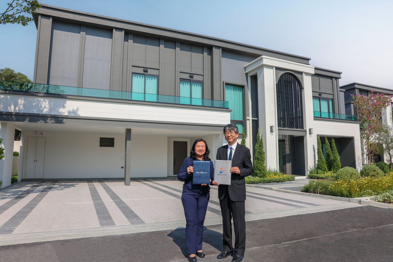 “บริทาเนีย” ร่วมทุนยักษ์ญี่ปุ่น “Sotetsu GROUP” เนรมิตบ้านเดี่ยวระดับ Luxury “เบลกราเวีย เอ็กซ์คลูซีฟ ราชพฤกษ์-พระราม 5” เอกสิทธิ์เพียง 35 ครอบครัว ราคาเริ่ม 39 ล้านบาท*