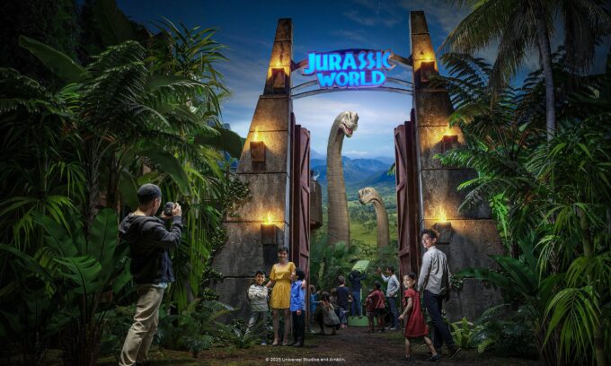 เสียงคำรามของไดโนเสาร์กำลังจะดังก้องริมเจ้าพระยา “Jurassic World: The Experience” เตรียมเปิดประสบการณ์สุดยิ่งใหญ่ครั้งแรกในไทย 8 สิงหาคมนี้ ที่เอเชียทีค
