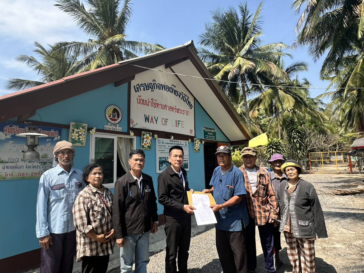 "ผู้การต่อ" รับลูก ชวน-อภิสิทธิ์ ! ลุยพื้นที่ จ.ประจวบฯ รับฟังปัญหาเกษตรกรสวนมะพร้าว พร้อมหาแนวทางแก้ไข