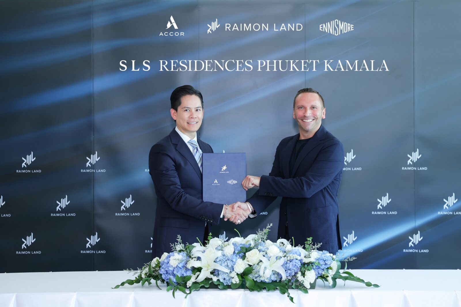 ไรมอน แลนด์ หรือ RML ลงนามความร่วมมือ Ennismore บริษัทร่วมทุน Accor พัฒนา SLS Residences Phuket Kamala Branded Residence อัลตราลักชัวรีบน Millionaire’s Mile ภูเก็ต ราคาเริ่มต้น 220 ล้านบาท คาดแล้วเสร็จปี 2572